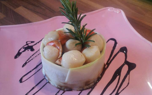 Noix de St Jacques sur fondue de poireaux crémeuse infusée au romarin