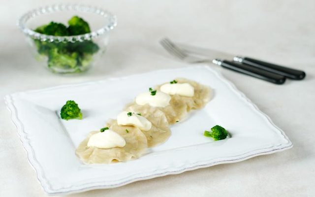 Ravioli de poulet à l'émulsion de moutarde