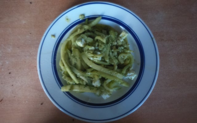 Tagliatelles de courgettes au pesto et à la féta