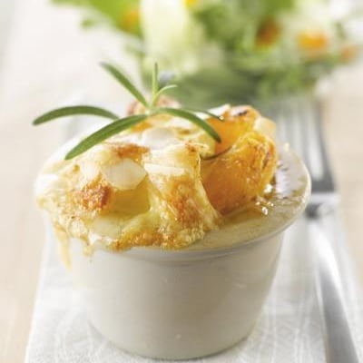 Clafoutis au comté AOP, abricot et romarin