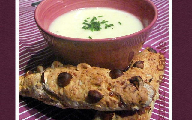 Velouté de panais Soda bread au cottage cheese lardons noisettes