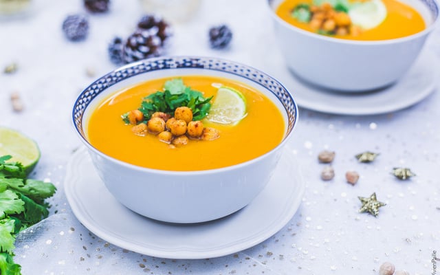 Velouté de patate douce, pois chiche et coriandre