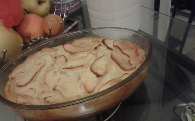 Clafoutis aux pommes et confiture d'abricot