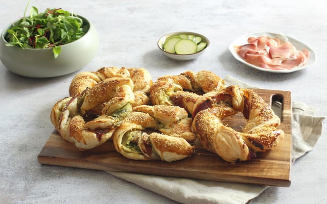 Couronnes de courgettes gratinées, jambon, ricotta et pesto