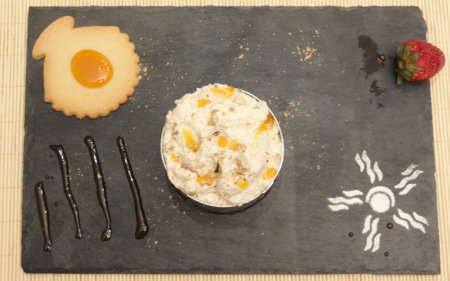 Carpaccio de fraises, vinaigre de mangue, chantilly feve tonka