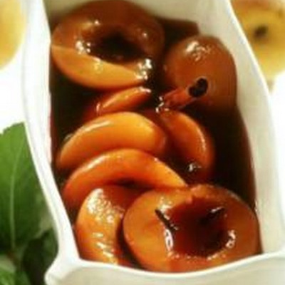 Compotée d'abricots au vin rouge et à la cannelle