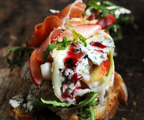 Tartines gourmandes à la Fourme d'Ambert