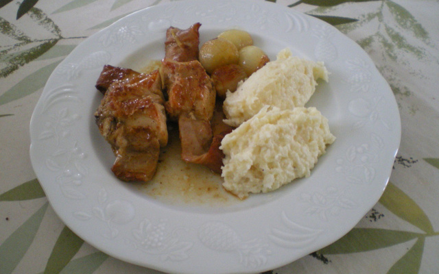 Râbles de lapin aux échalotes confites et quenelles de céleri rave