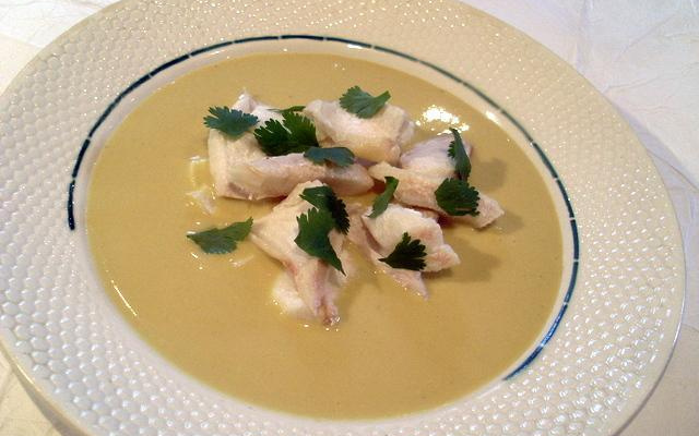 Effeuillé de cabillaud sur velouté poireaux-gingembre