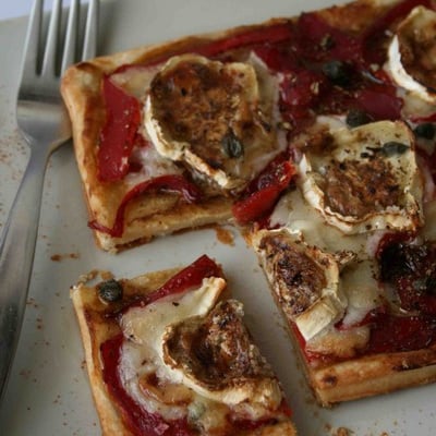 Tarte fine au chèvre et poivrons grilés