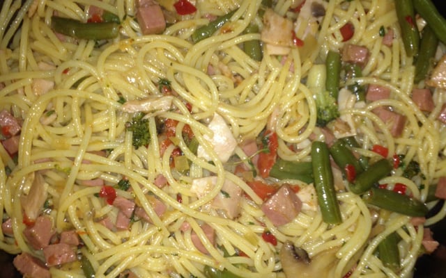 Linguines de printemps aux brocolis et lard fumé