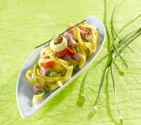 Tagliatelles aux petits pois et jambon