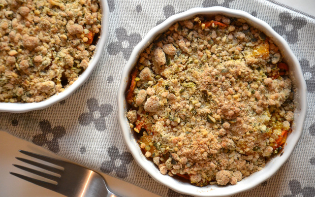 Crumble de potimarron et légumes d'automne aux graines de courge