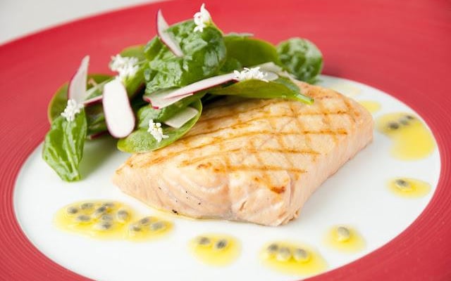 Cru - cuit de saumon de Norvège marinade passion et combava