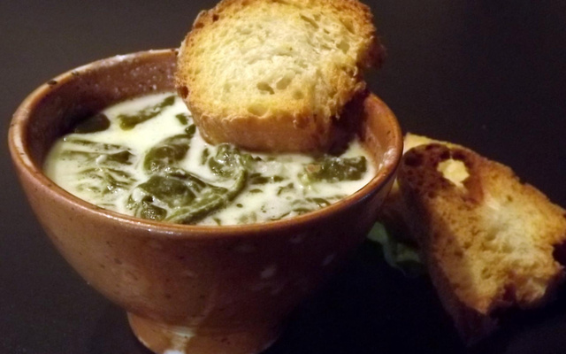 Œuf poché dans sa sauce printaniére