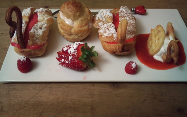 Choux aux crèmes rouges