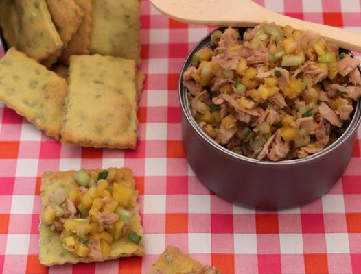 Salade de thon en sucré salé et ses crackers
