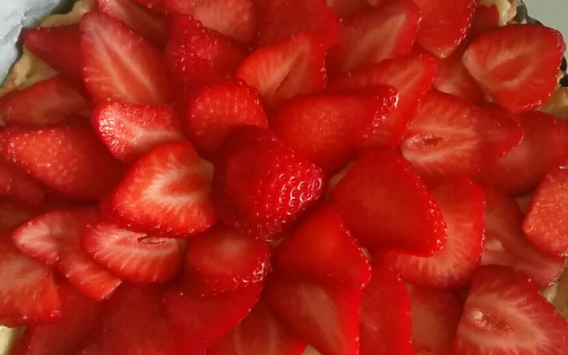 Tarte traditionnelle aux fraises et à la crème pâtissière