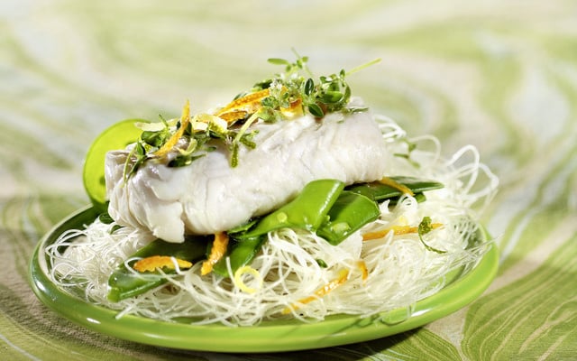 Cœurs de filets de merlu blanc marinés aux agrumes et thym citronné