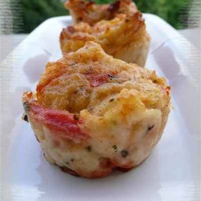 Muffins aux tomates, à la mozzarella & au basilic