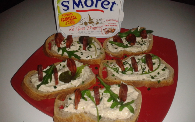 Buschetta de créme d'artichaut au St Morêt et chorizo