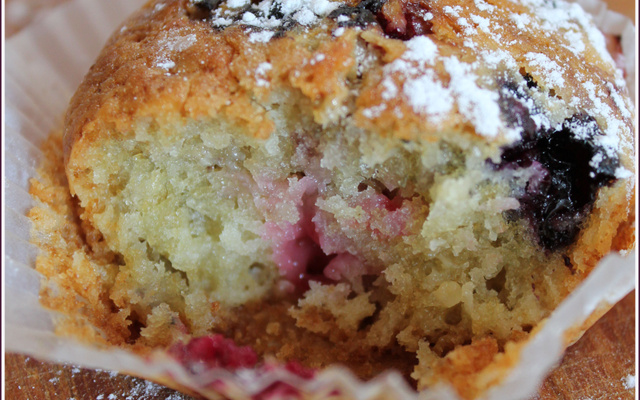 Muffins au chocolat blanc et fruits rouges