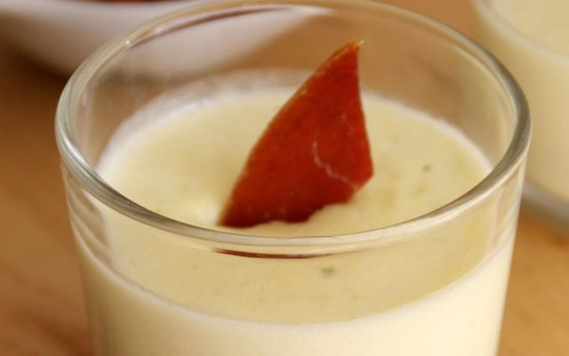Pana cotta au Cantal, chips de jambon d'Auvergne