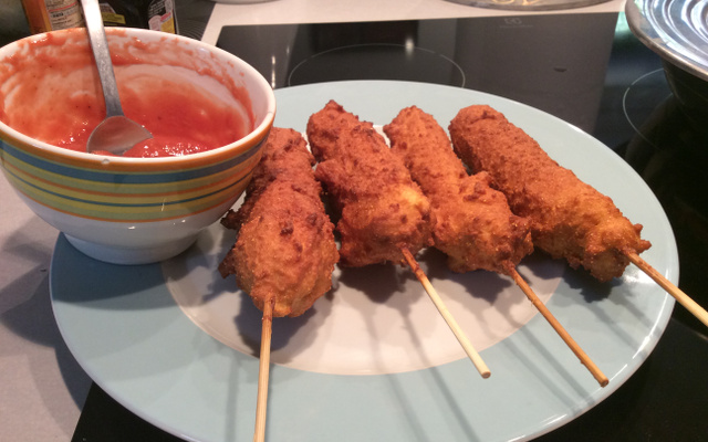 Corn dogs à l'américaine et ketchup-banane