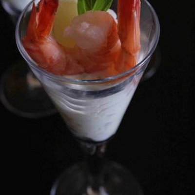 Verrines de crevettes au raîta ananas-basilic