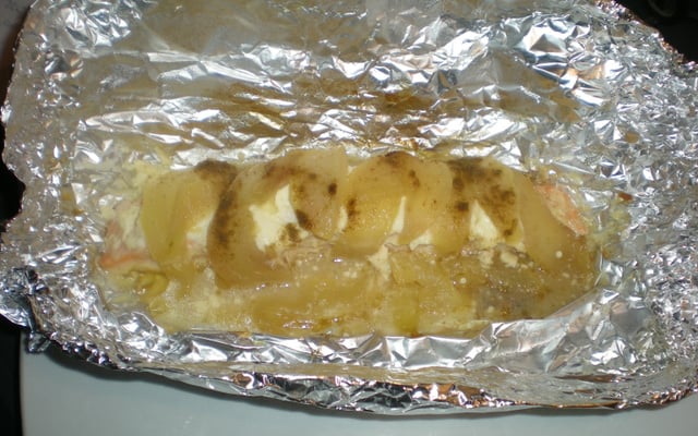 Saumon en papillote et poires caramélisées