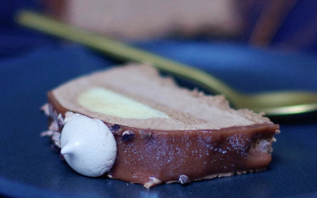 Bûche de Noël : gênoise, mousse chocolat et crème vanille