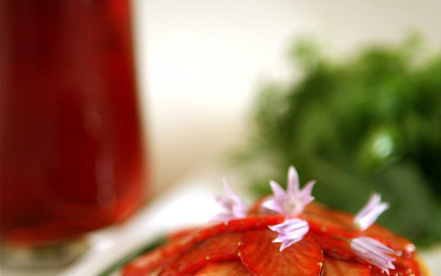 Sablé au parmesan, fraises au vinaigre balsamique
