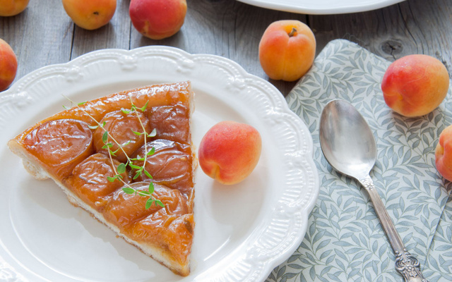 Tartelette aux abricots, thym et amandes