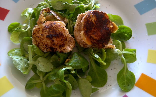 Chèvre chaud pané aux noisettes