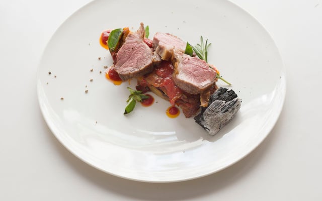 Osso	bucco	d’agneau	aubergine	farcie	à	la Polpa