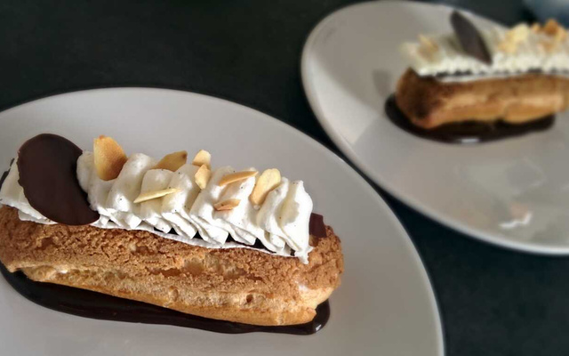 Profiteroles fourrées de crème patissière chocolat