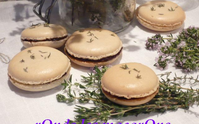 Macarons au chocolat et au thym