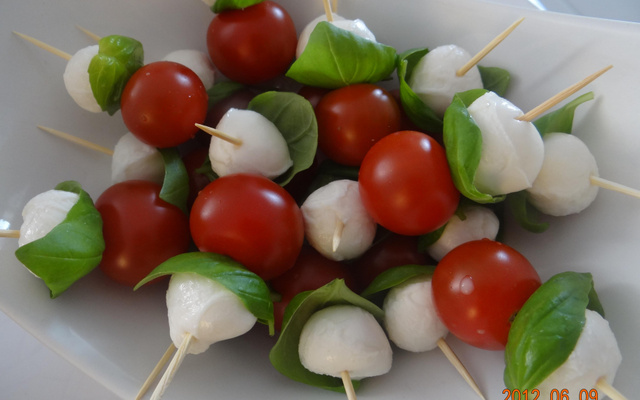 Petits piques tomates mozzarella