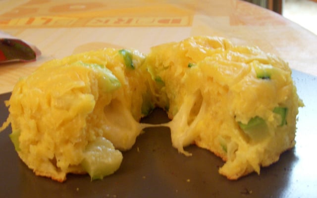 Moelleux à la courgette, cœur de mozzarella