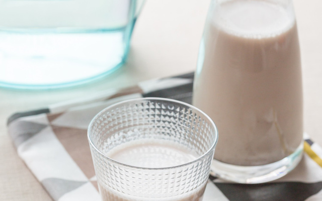 Lait d'amandes maison à l'eau filtrée