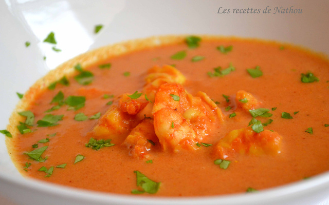 Soupe de tomates aux gambas, épicée au massalé