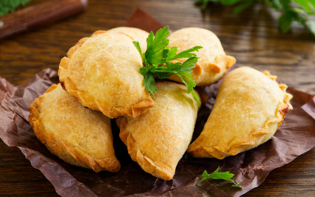 Chaussons aux olives et au chorizo