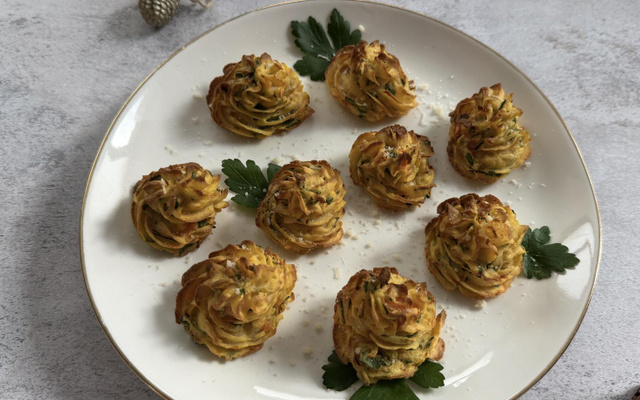 Pomme de terre duchesse au beurre de truffe et herbes fraîches