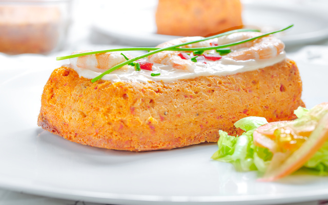 Cake calédonien aux crevettes et au curcuma