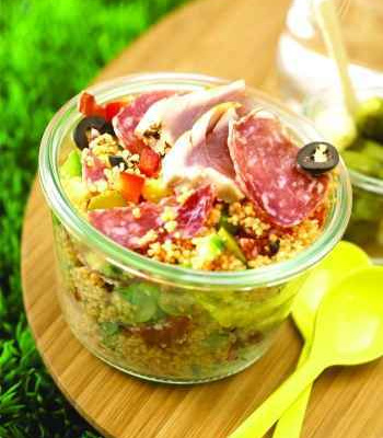 Taboulé de saucisson sec, cornichons, olives et thon frais mi-cuit