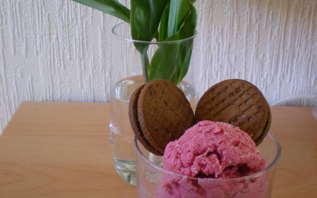 Glace à la framboise et à la banane
