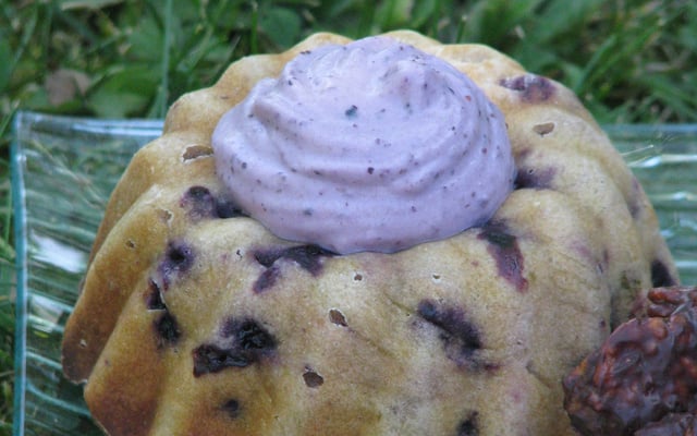 Fondant à la myrtille/rhubarbe et sa chantilly à la myrtille