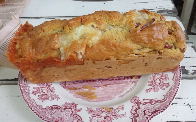 Cake aux lardons et chèvre