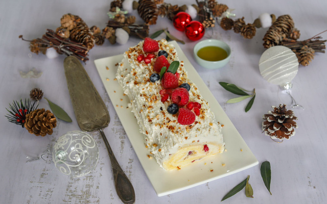 Bûche roulée, crème pâtissière à l’huile d’olive et fruits rouges
