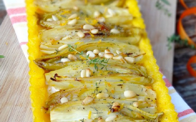 Tarte de polenta aux endives braisées à l'orange